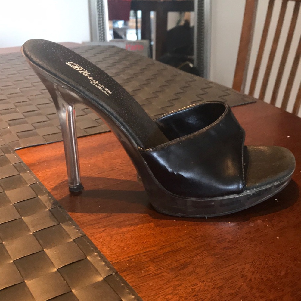Black slide with clear heel.